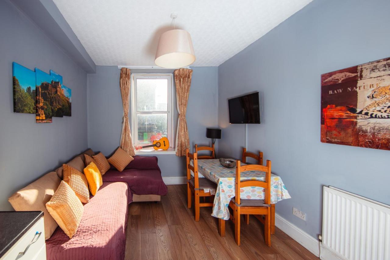 Old Town Apartments By The Castle Edinburgh Bagian luar foto
