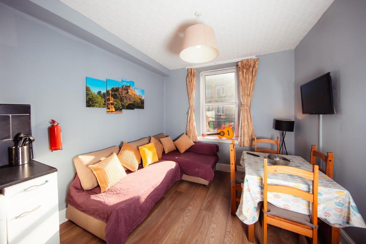 Old Town Apartments By The Castle Edinburgh Bagian luar foto